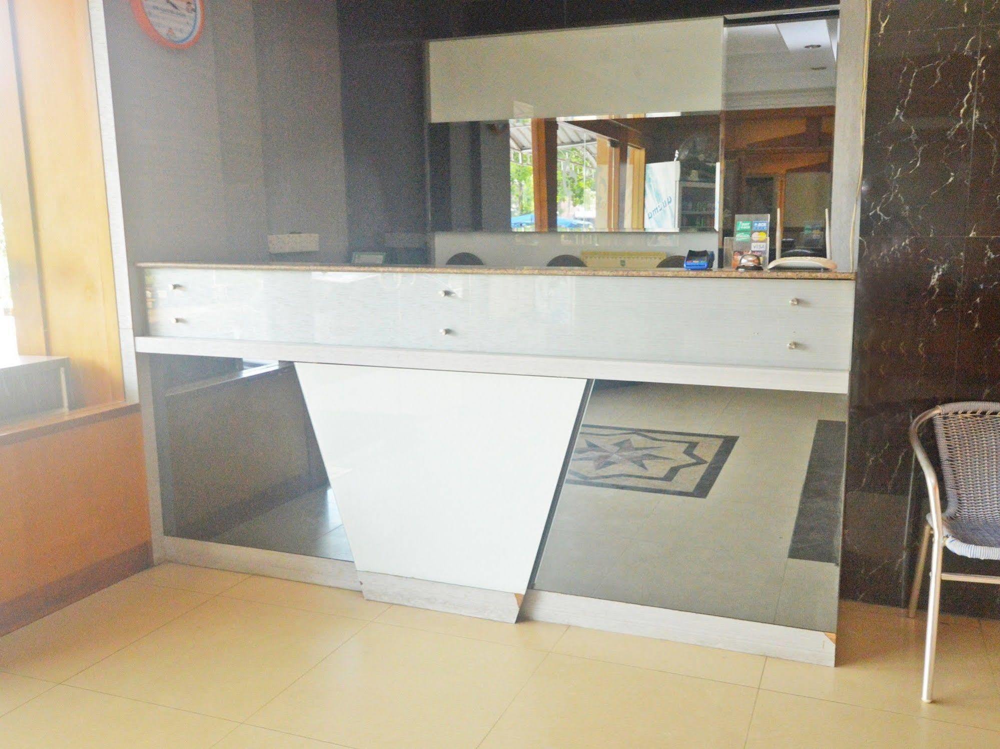 Nida Rooms Nagoya Business Center Batam Extérieur photo