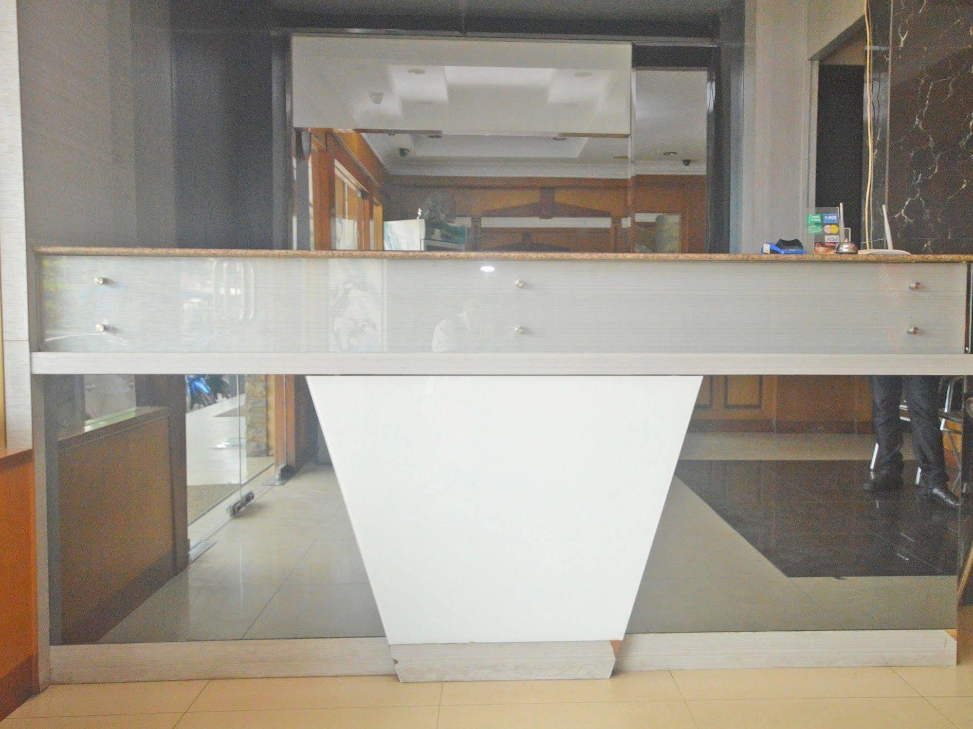 Nida Rooms Nagoya Business Center Batam Extérieur photo